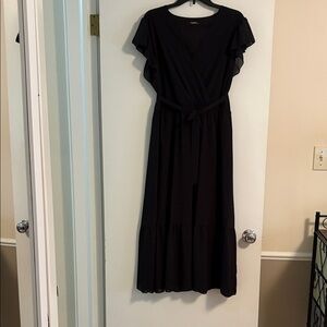 ⚜️Classic Black Midi Dress
     Dress to Impress